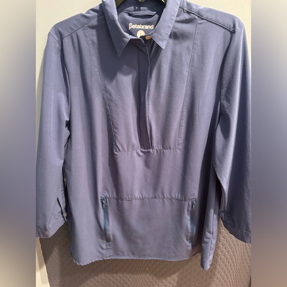 BETABRAND — Tunic athletic shirt. Bright blue, size Large. - Picture 2 of 6